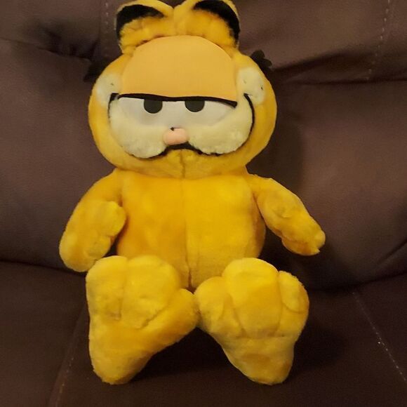 Garfield Plush 16"  - Picture 4 of 10